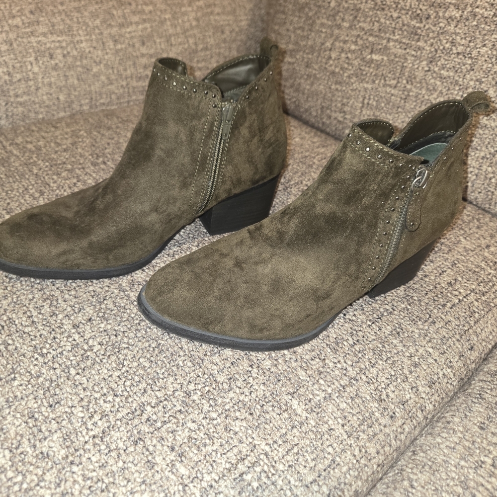 Sonoma  , Womans Ankle Boot,Suade Type, Dark Green Kaki Color ,size 10